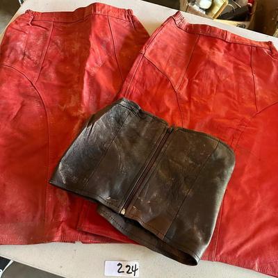 VINTAGE WOMEN'S LEATHER CLOTHING LOT