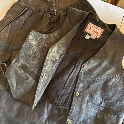 VINTAGE WOMEN'S LEATHER CLOTHING LOT