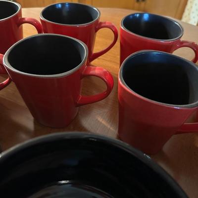RED & BLACK DINNERWARE SET