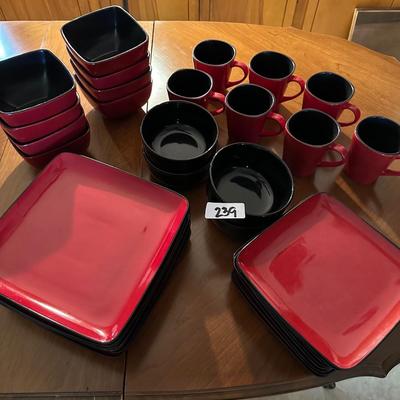 RED & BLACK DINNERWARE SET