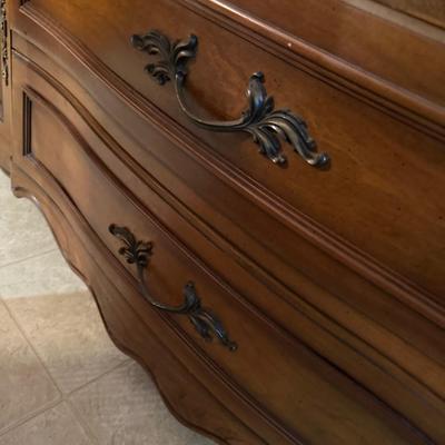 MT. AIRY FURNITURE FRENCH PROVINCIAL CHINA CABINET