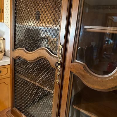 MT. AIRY FURNITURE FRENCH PROVINCIAL CHINA CABINET