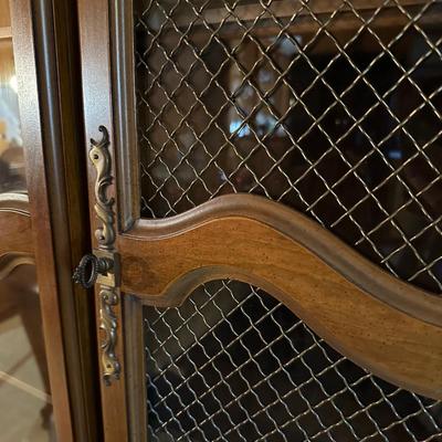 MT. AIRY FURNITURE FRENCH PROVINCIAL CHINA CABINET