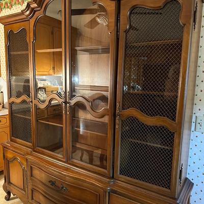 MT. AIRY FURNITURE FRENCH PROVINCIAL CHINA CABINET