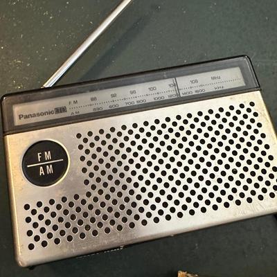 POCKET TV/TRANSISTOR RADIO LOT