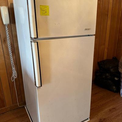 FRIGIDAIRE REFRIGERATOR