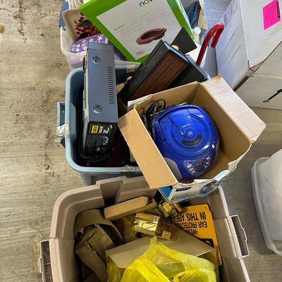 LENNOX STEREO LOT