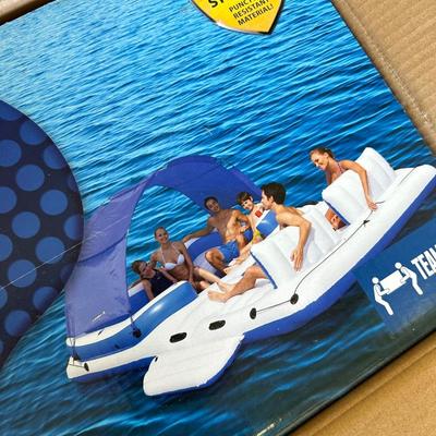 COOLER Z FLOATING WATER TOY