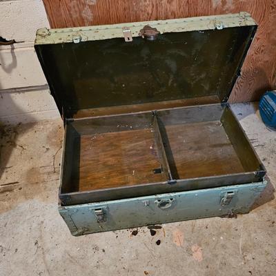 Metal Footlocker w/Tray (BS-JS)