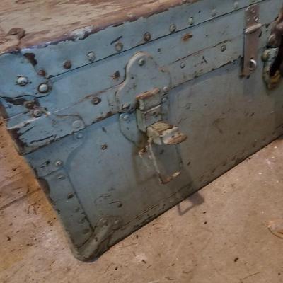 Metal Footlocker w/Tray (BS-JS)