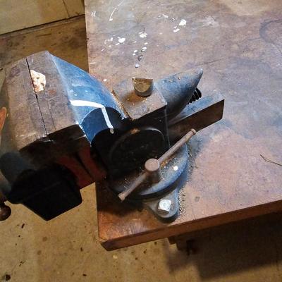 Wood Work Bench w/Attached Vise (BS-JS)