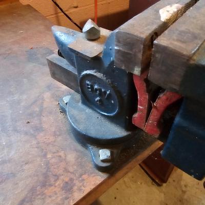 Wood Work Bench w/Attached Vise (BS-JS)