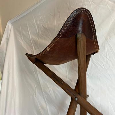 Leather Folding Tripod Saddle Seat Stool (O-RG)