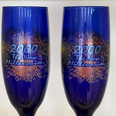 2000 Toasting glasses