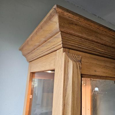 Oak Curio Cabinet with Glass Shelves (BD-DW)