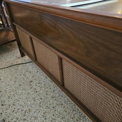 Mid Century Magnavox Stereo Console (BD-DW)