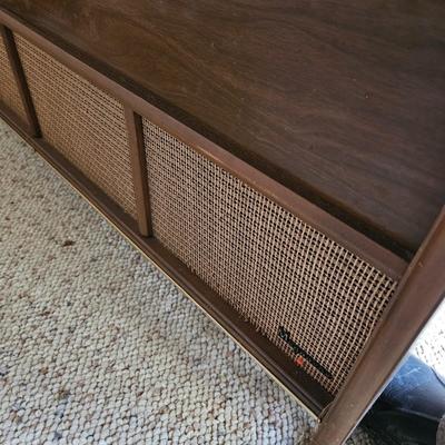 Mid Century Magnavox Stereo Console (BD-DW)