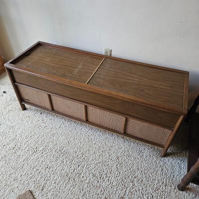 Mid Century Magnavox Stereo Console (BD-DW)