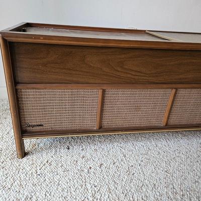 Mid Century Magnavox Stereo Console (BD-DW)