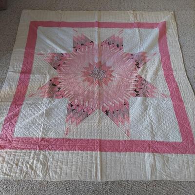 Metal Quilt Stand w/ Quilts (B2-BBL)