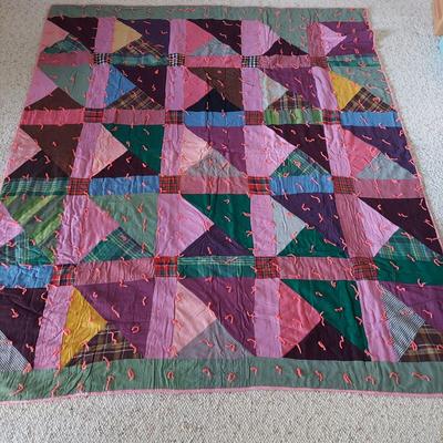 Metal Quilt Stand w/ Quilts (B2-BBL)