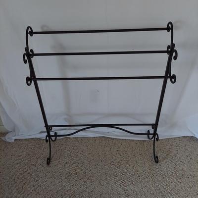 Metal Quilt Stand w/ Quilts (B2-BBL)