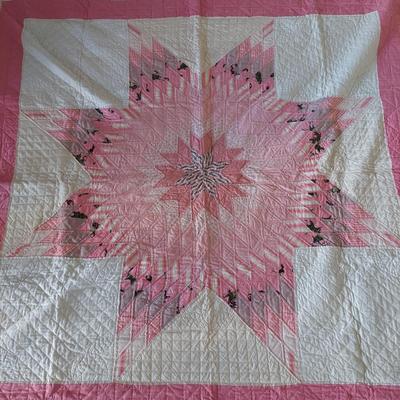 Metal Quilt Stand w/ Quilts (B2-BBL)