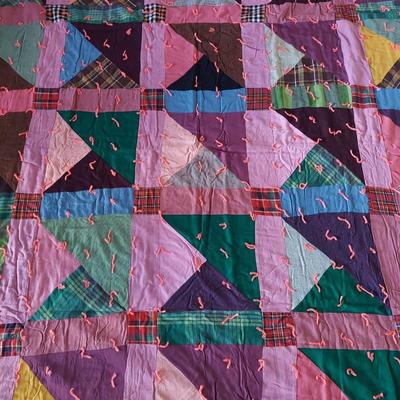 Metal Quilt Stand w/ Quilts (B2-BBL)