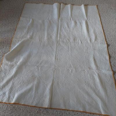 Metal Quilt Stand w/ Quilts (B2-BBL)