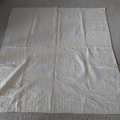 Metal Quilt Stand w/ Quilts (B2-BBL)