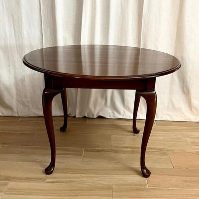 Vtg. Solid Mahogany Queen Anne Dinning Table