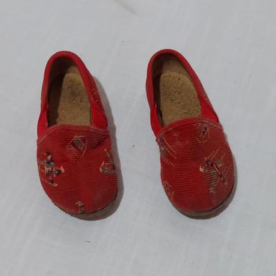 Antique Baby Clothes (B2-BBL)