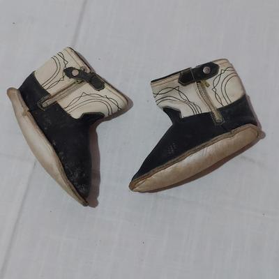 Antique Baby Clothes (B2-BBL)