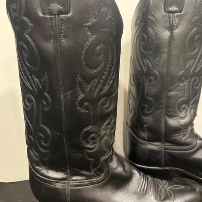 G6- Ladies Justin black leather cowboy boots - size 9 1/2B