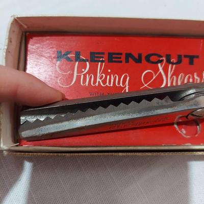 Wiss Pinking Shears and More Sewing Notions Plus Fabric (B2-BBL)