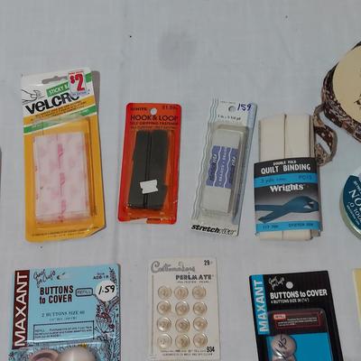 Wiss Pinking Shears and More Sewing Notions Plus Fabric (B2-BBL)