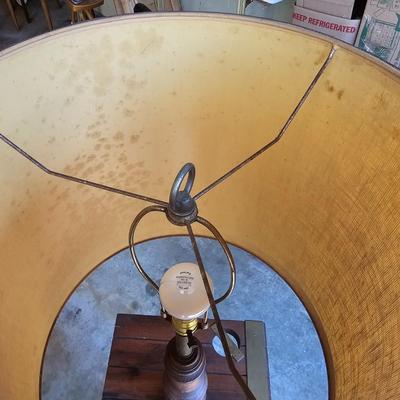 Early American Style Table/Lamp (G-JS)