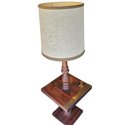 Early American Style Table/Lamp (G-JS)