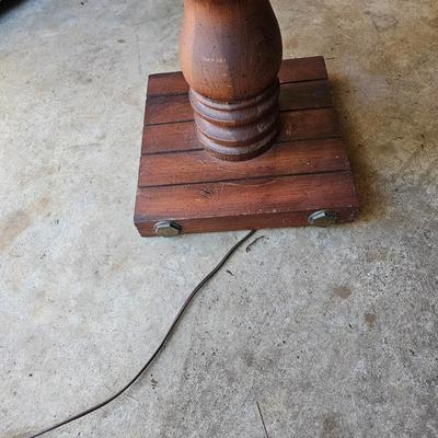 Early American Style Table/Lamp (G-JS)