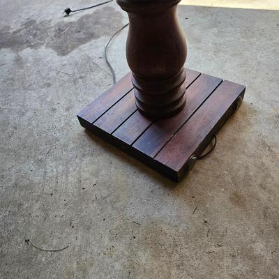 Early American Style Table/Lamp (G-JS)