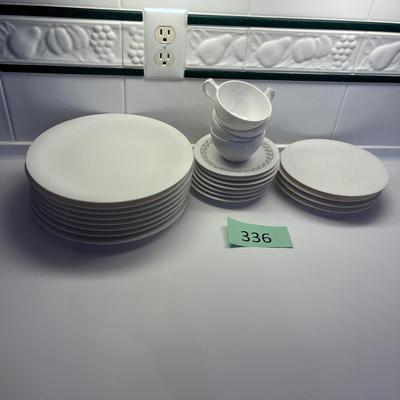 Oneida Plastic/ melmac dinnerware