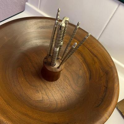 Wood nut bowl
