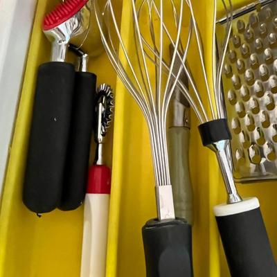 Drawer of utensils
