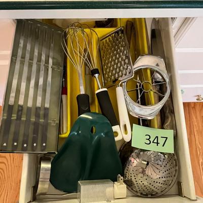 Drawer of utensils