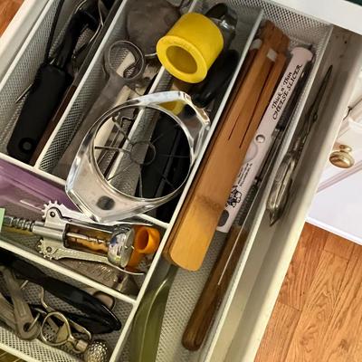 Drawer 2 of utensils