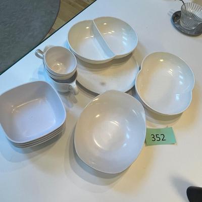 Plastic dinnerware