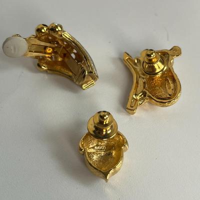 Gold Gem Adjustable Necklace and Pin Bundle (18)