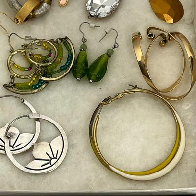Earring Bundle (77)