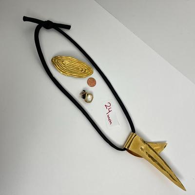 Gold Statement Necklace, Ring, and Hair Clip (84)