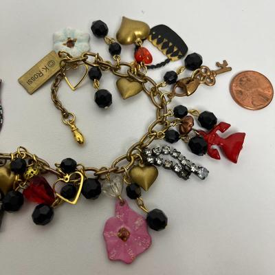 Vintage 1939 NY World Fair Pin and Charm Bracelet (88)